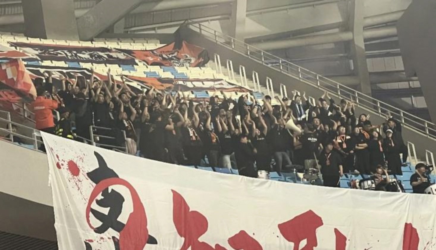 英雄联盟竞猜_青岛海牛跑动积极(青岛海牛俱乐部官方微博)